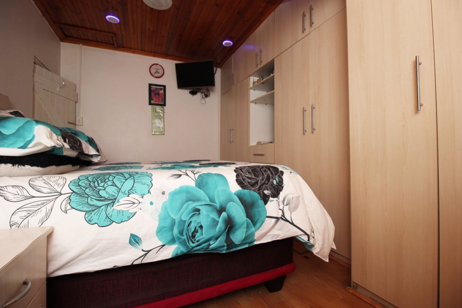 3 Bedroom Property for Sale in Silvertown Western Cape